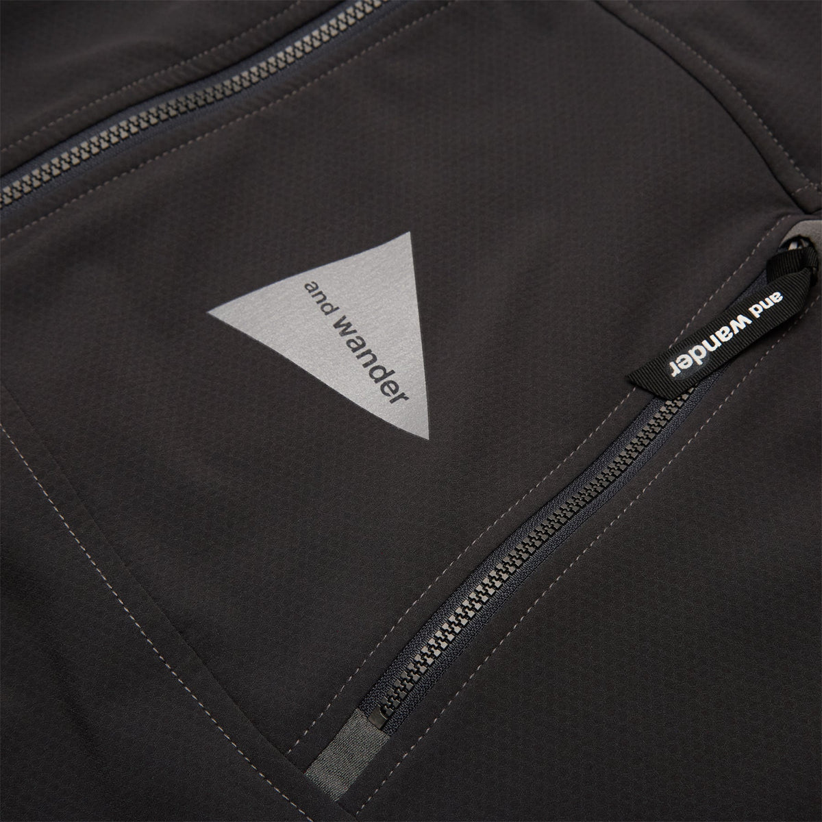 and wander 6 light stretch shell jacket (Charcoal)