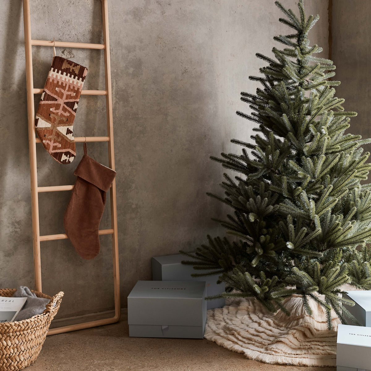 Dorada Tree Skirt
