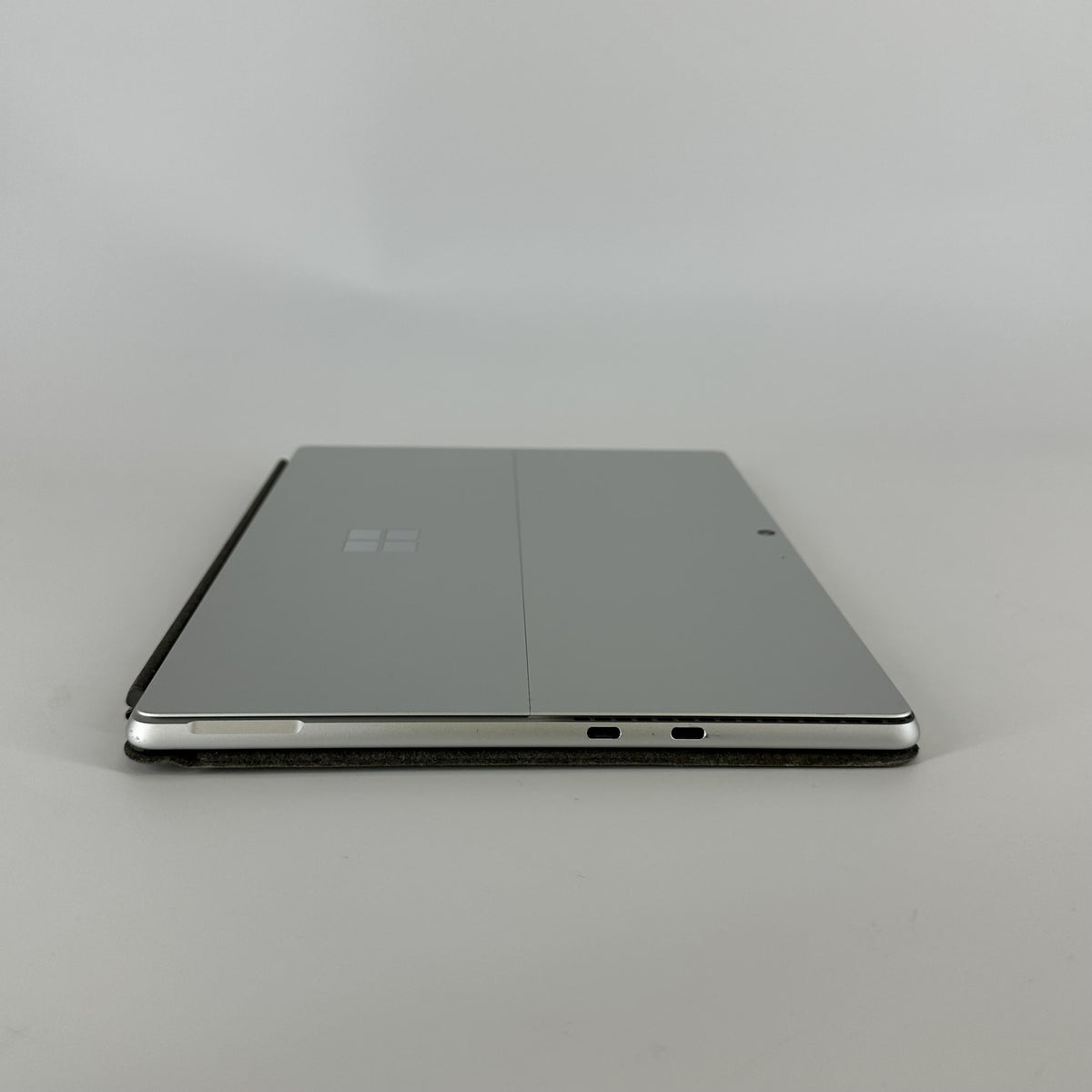 Microsoft Surface Pro 9 13 Platinum WiFi 2.7 GHz Intel Core i7 12th