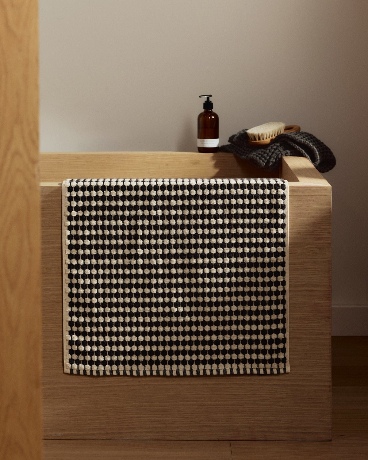 Organic Mosaic Tub Mat (Natural and Onyx)