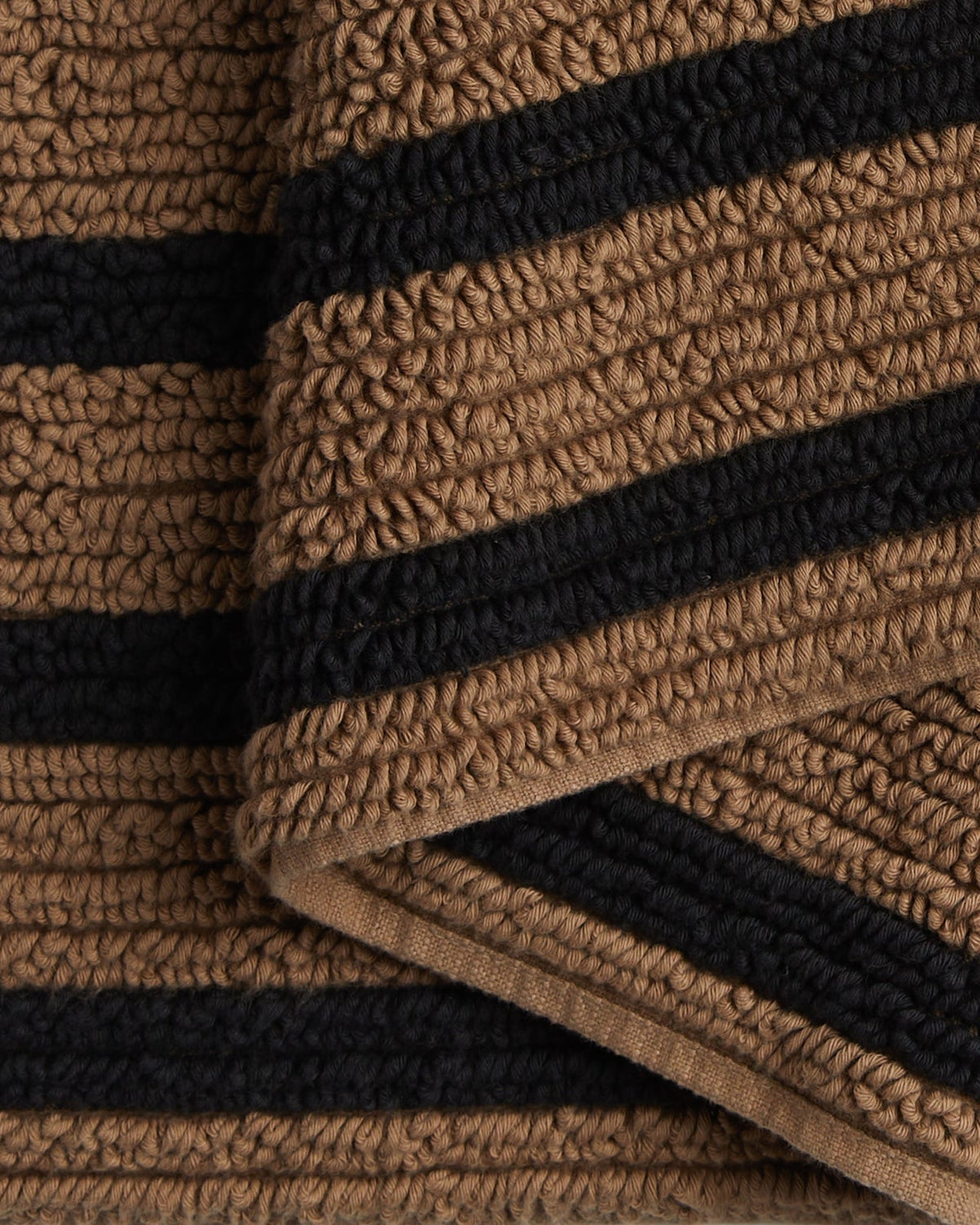Organic Resort Stripe Tub Mat (Camel with Soft Black)