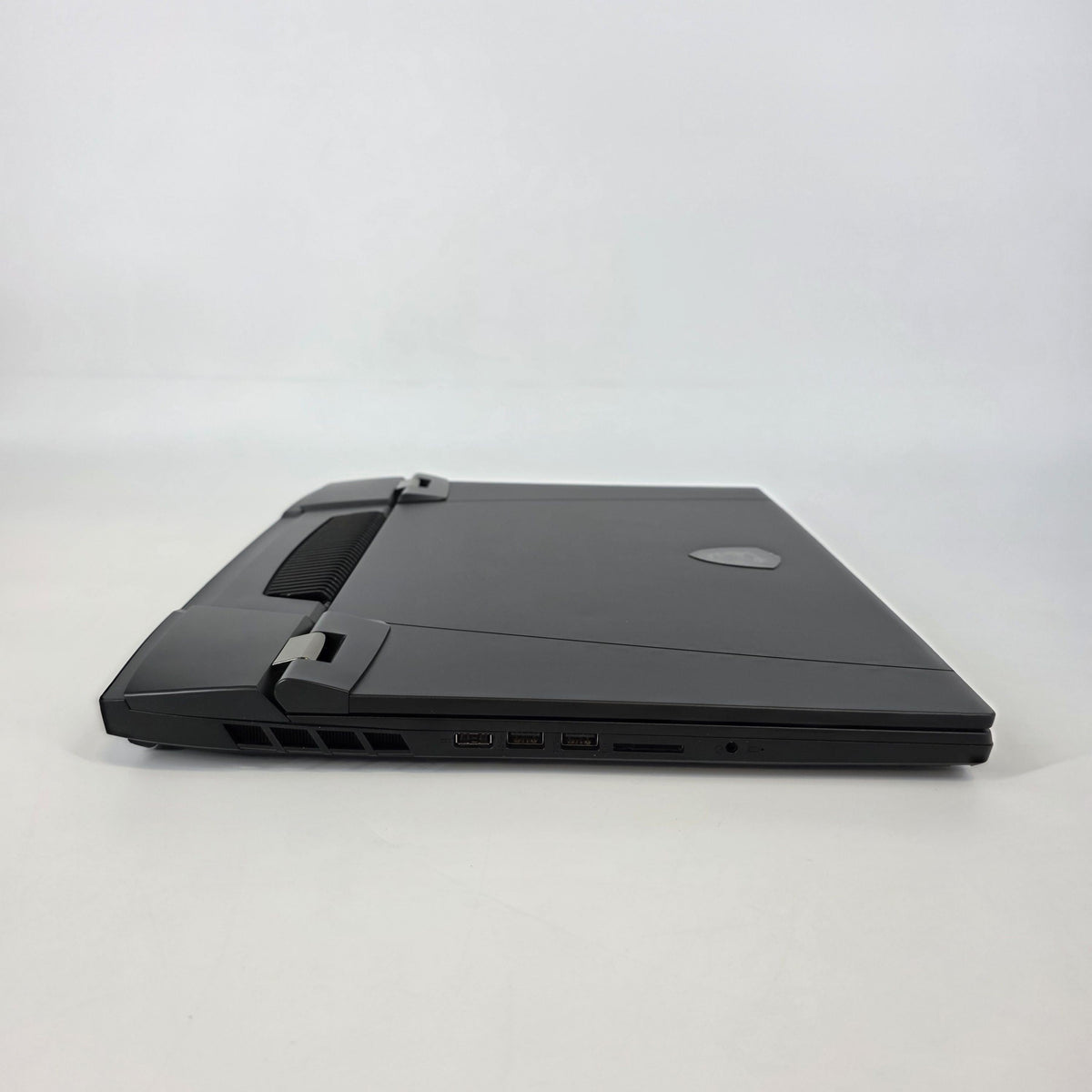 MSI Titan GT77 17.3 Black 2.0 GHz Intel Core i7 12th Gen. 32GB RAM