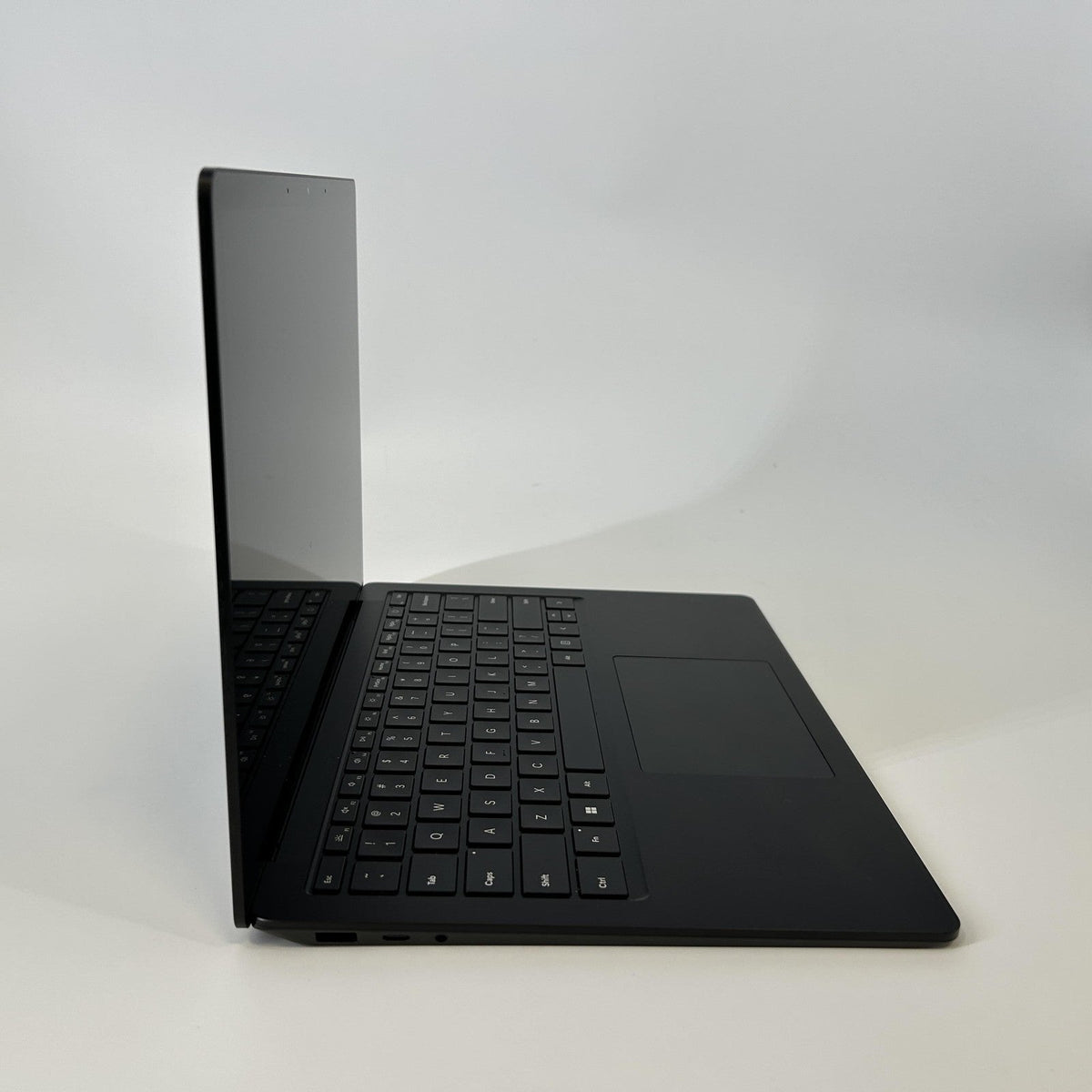 Microsoft Surface Laptop 5 13.5 Black 2.7 GHz Intel Core i7 12th Gen.