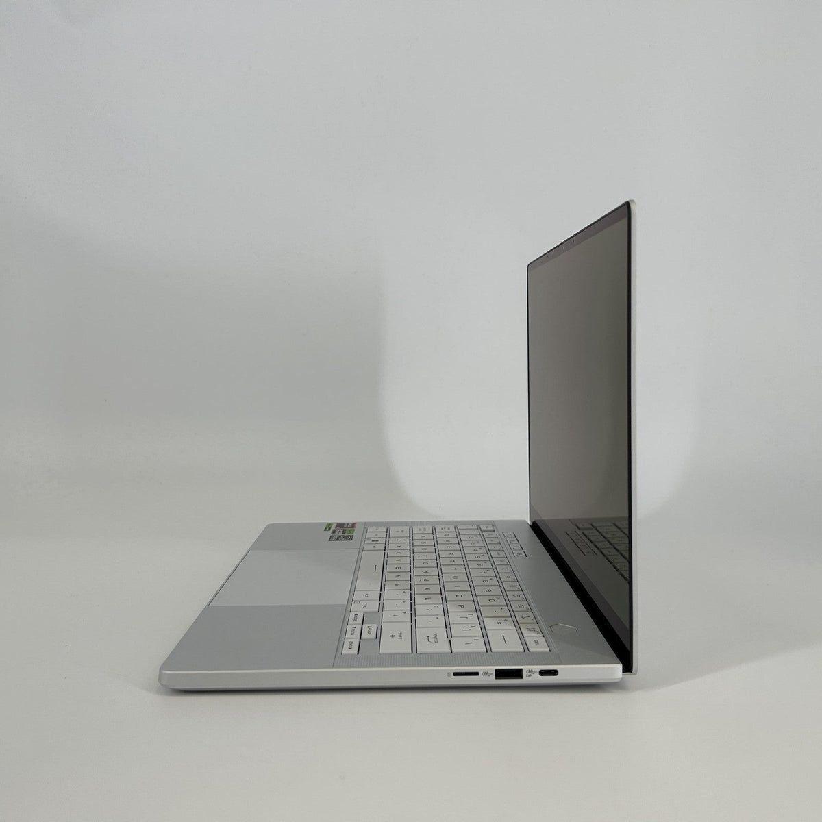 Asus ROG Zephyrus G14 GA403 14 White 4.0 GHz AMD Ryzen 9 8945HS 32GB