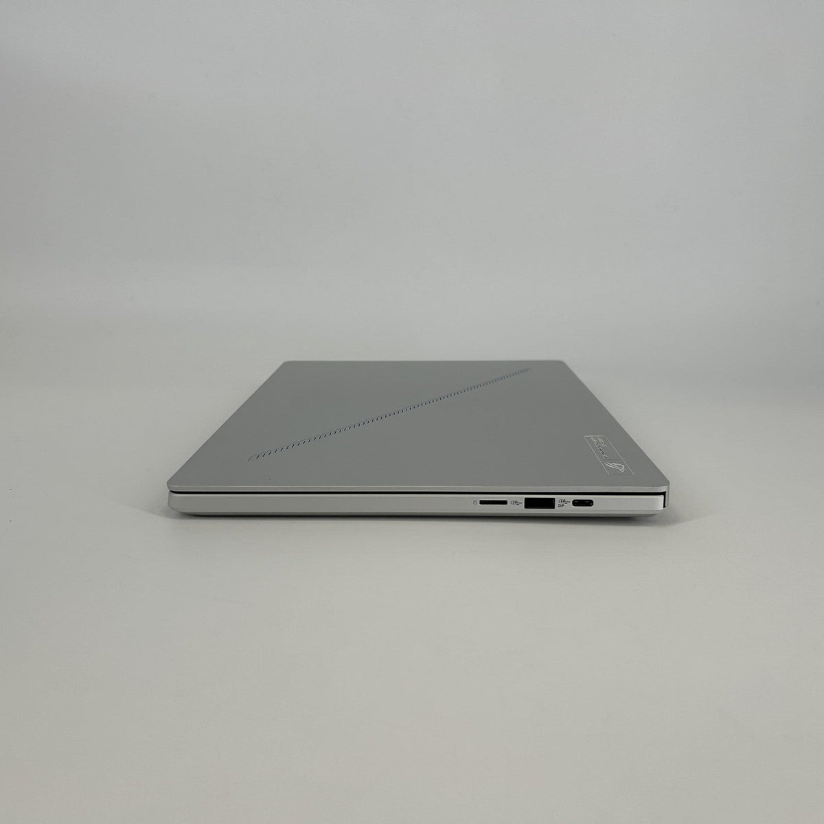 Asus ROG Zephyrus G14 GA403 14 White 4.0 GHz AMD Ryzen 9 8945HS 32GB