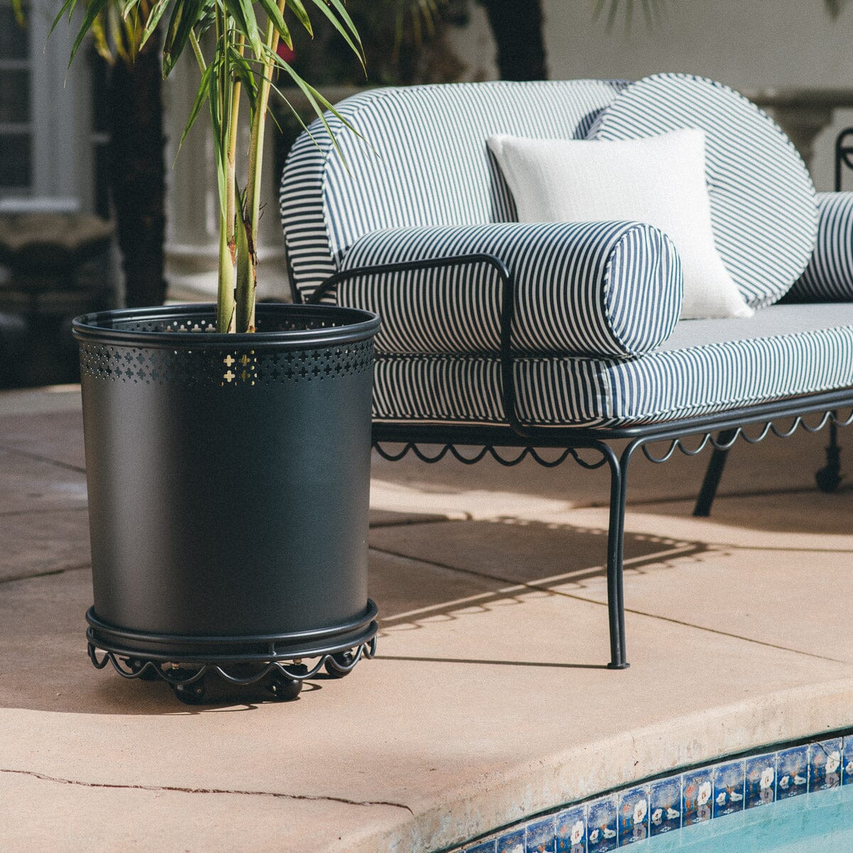 The Al Fresco Large Planter
