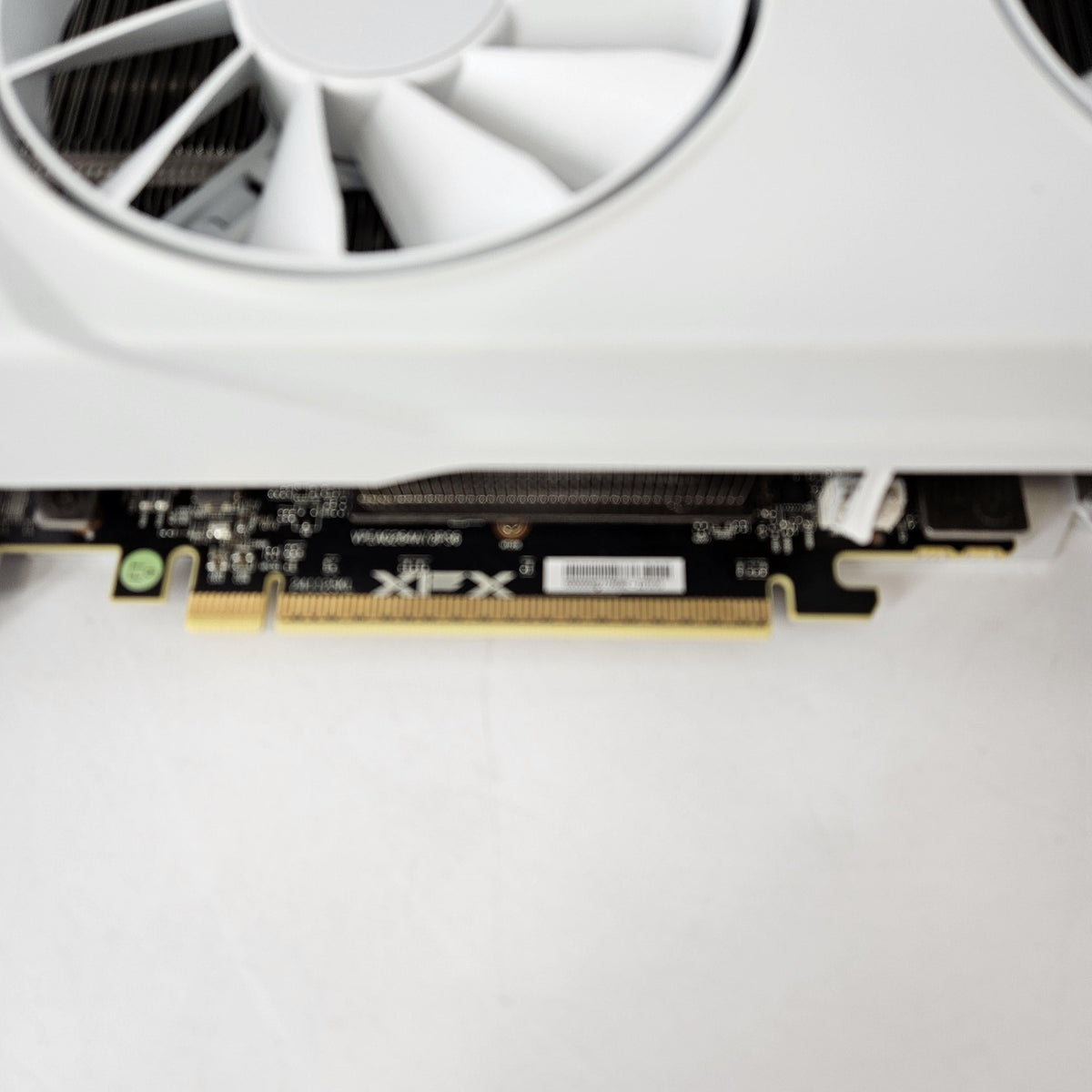 AMD Radeon RX 9060 XT 8GB RAM
