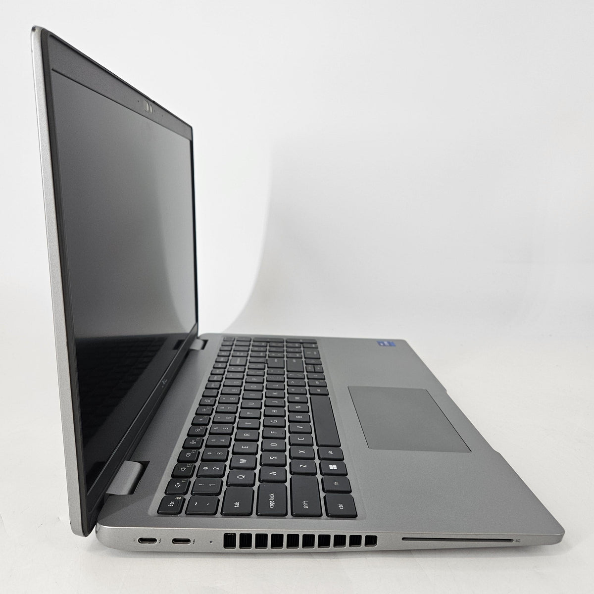 Dell Latitude 5540 15.6 Gray 1.7 GHz Intel Core i7 13th Gen. 32GB RAM