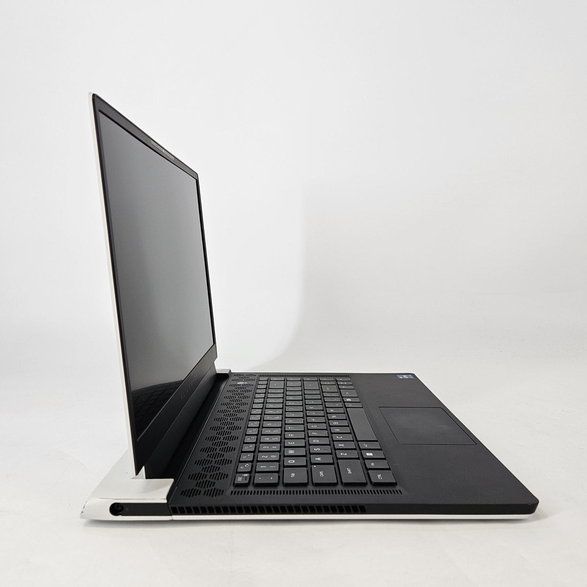 Dell Alienware X15 R2 White 2.5 GHz Intel Core i9 12th Gen. 32GB RAM