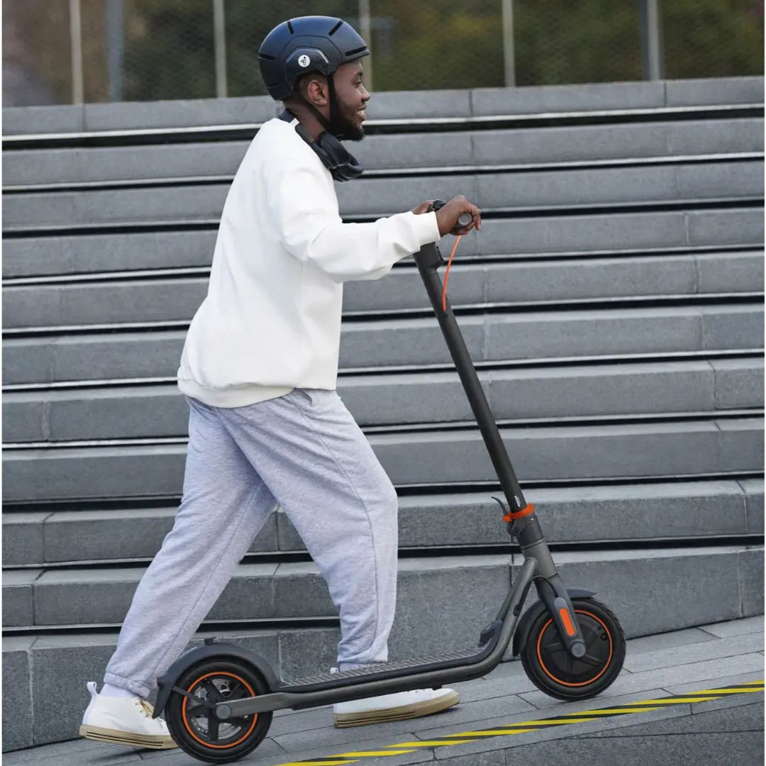 Segway - Ninebot F35 Electric Scooter with 24.9 Max Operating Range & 18.6 mph Max Speed - Black  - AA.00.0012.92 - Excellent Condition
