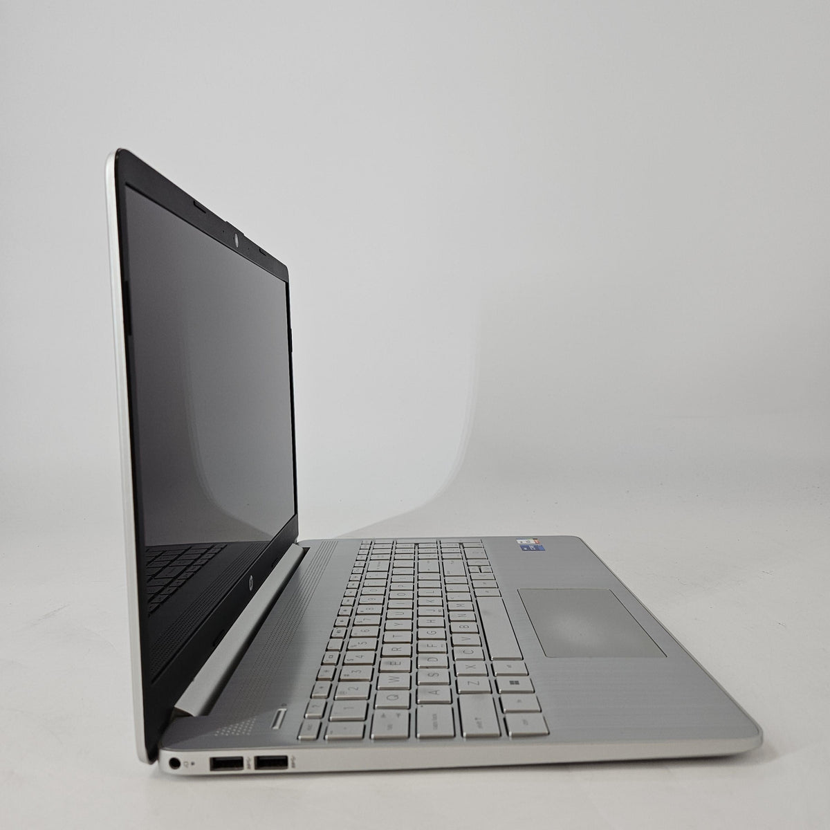 HP Notebook 15 Silver 2.8 GHz Intel Core i7 11th Gen. 16GB RAM 512GB