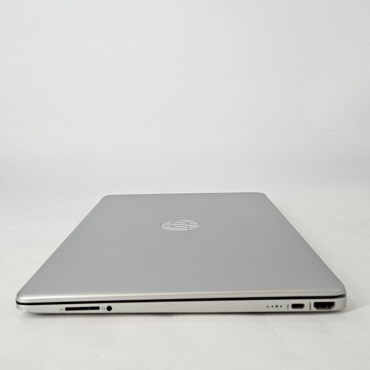HP Notebook 15 Silver 2.8 GHz Intel Core i7 11th Gen. 16GB RAM 512GB