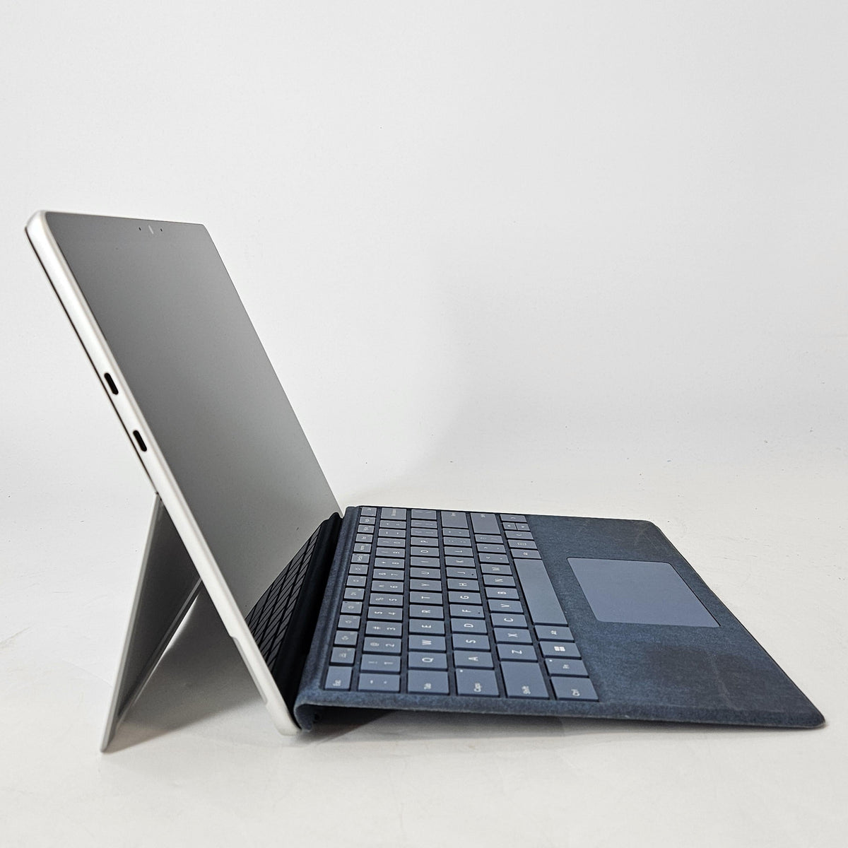 Microsoft Surface Pro 9 13 Platinum WiFi 2.6 GHz Intel Core i7 12th