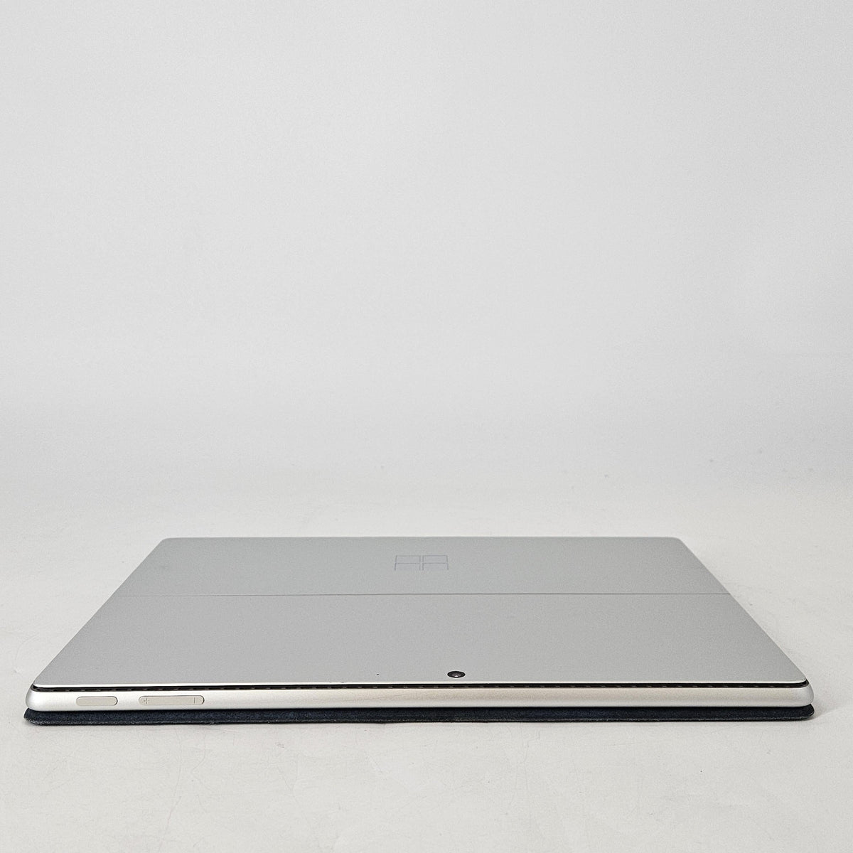 Microsoft Surface Pro 9 13 Platinum WiFi 2.6 GHz Intel Core i7 12th