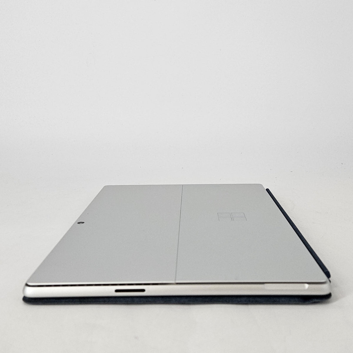 Microsoft Surface Pro 9 13 Platinum WiFi 2.6 GHz Intel Core i7 12th