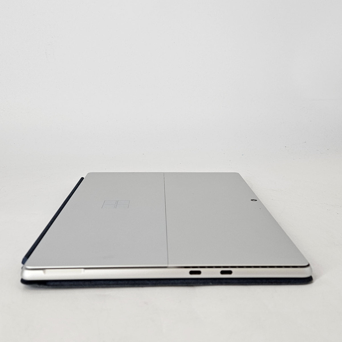Microsoft Surface Pro 9 13 Platinum WiFi 2.6 GHz Intel Core i7 12th