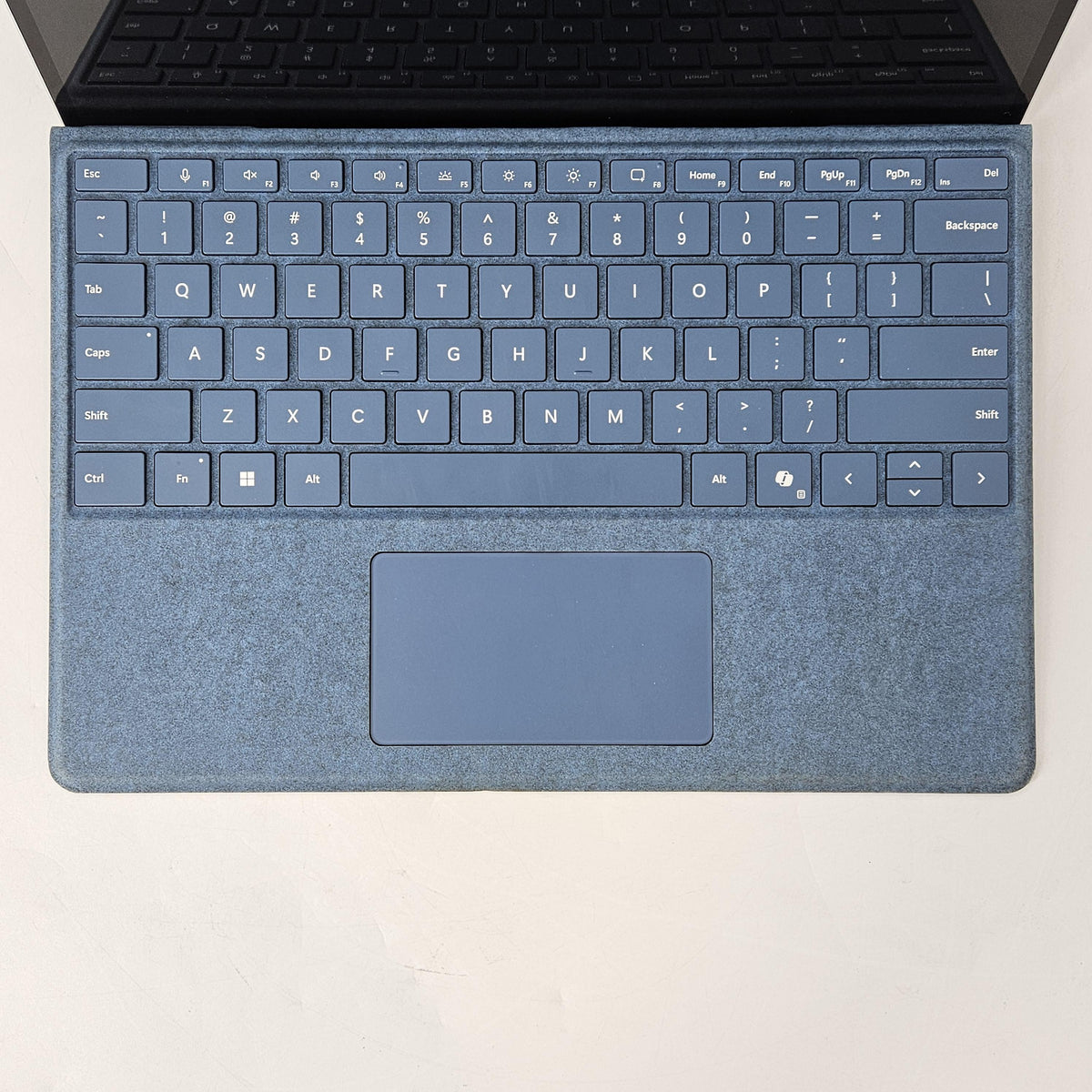 Microsoft Surface Pro 9 13 Platinum WiFi 2.6 GHz Intel Core i7 12th
