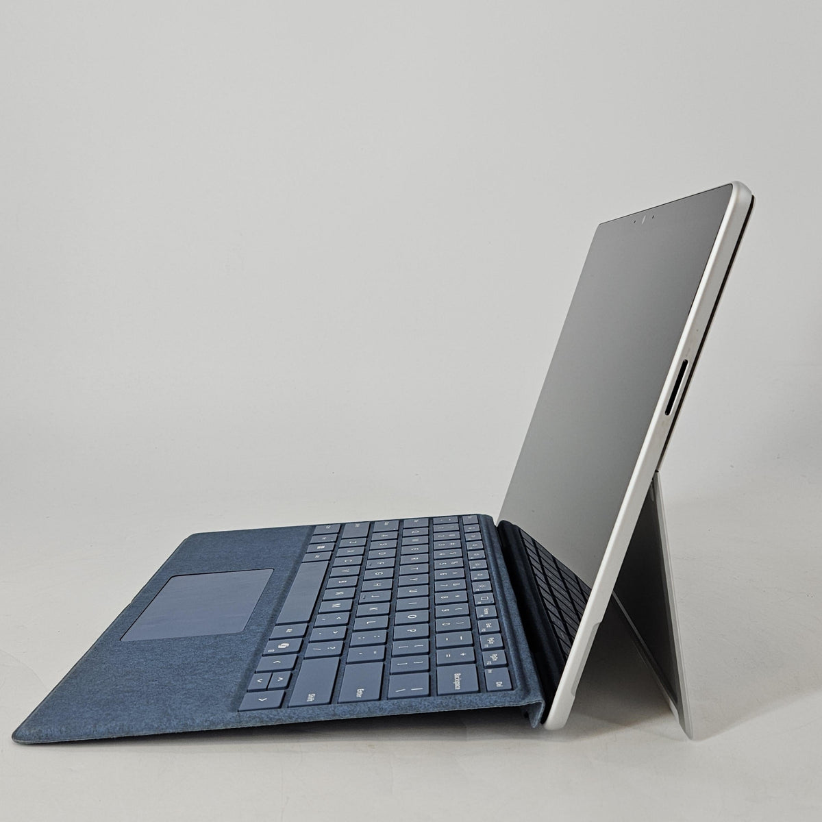 Microsoft Surface Pro 9 13 Platinum WiFi 2.6 GHz Intel Core i7 12th