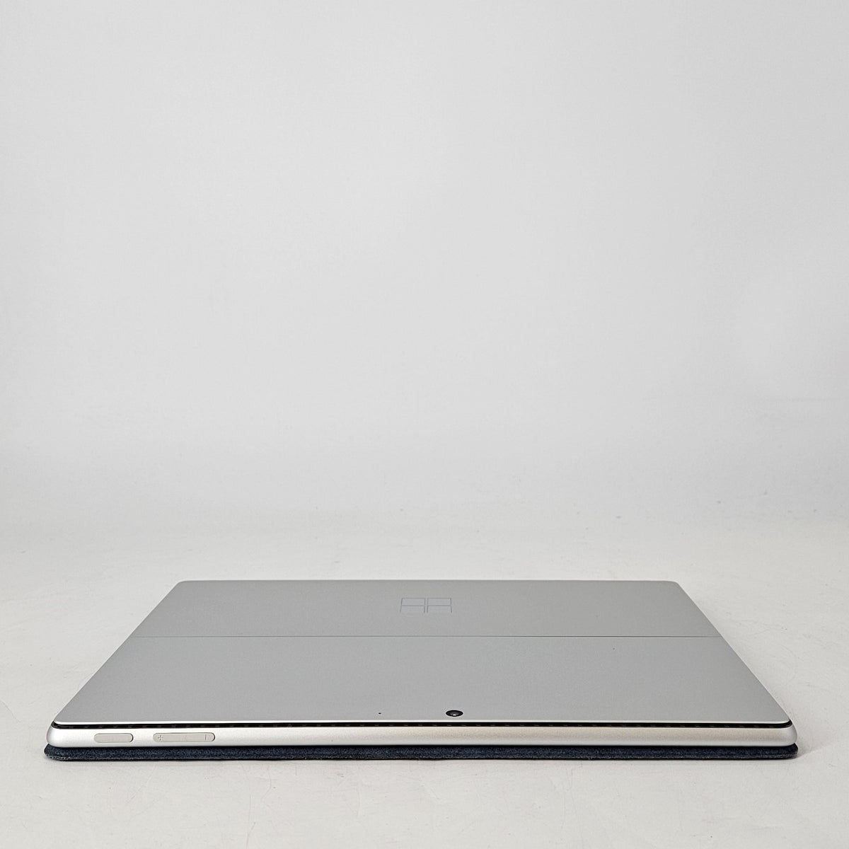 Microsoft Surface Pro 9 13 Platinum WiFi 2.6 GHz Intel Core i7 12th
