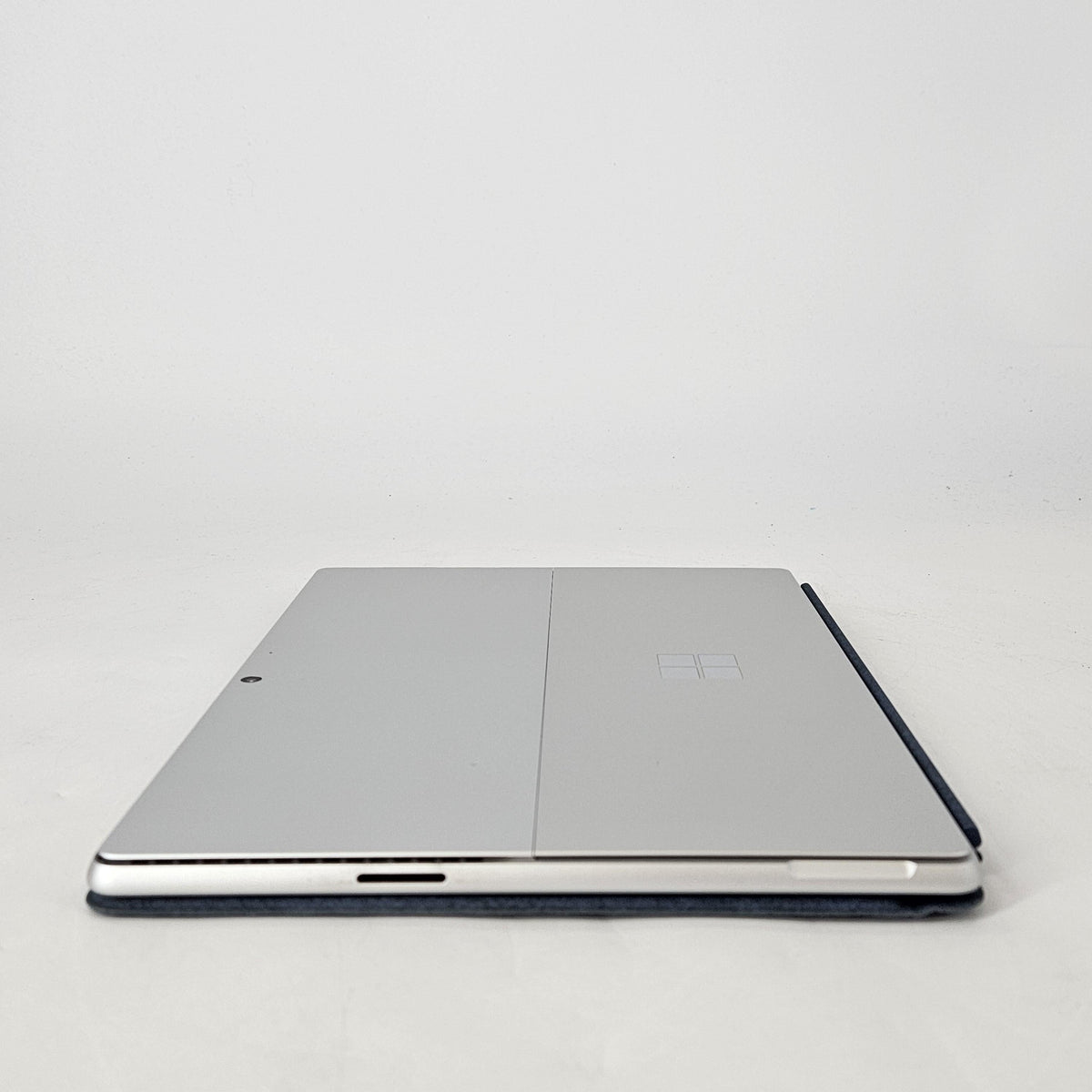 Microsoft Surface Pro 9 13 Platinum WiFi 2.6 GHz Intel Core i7 12th