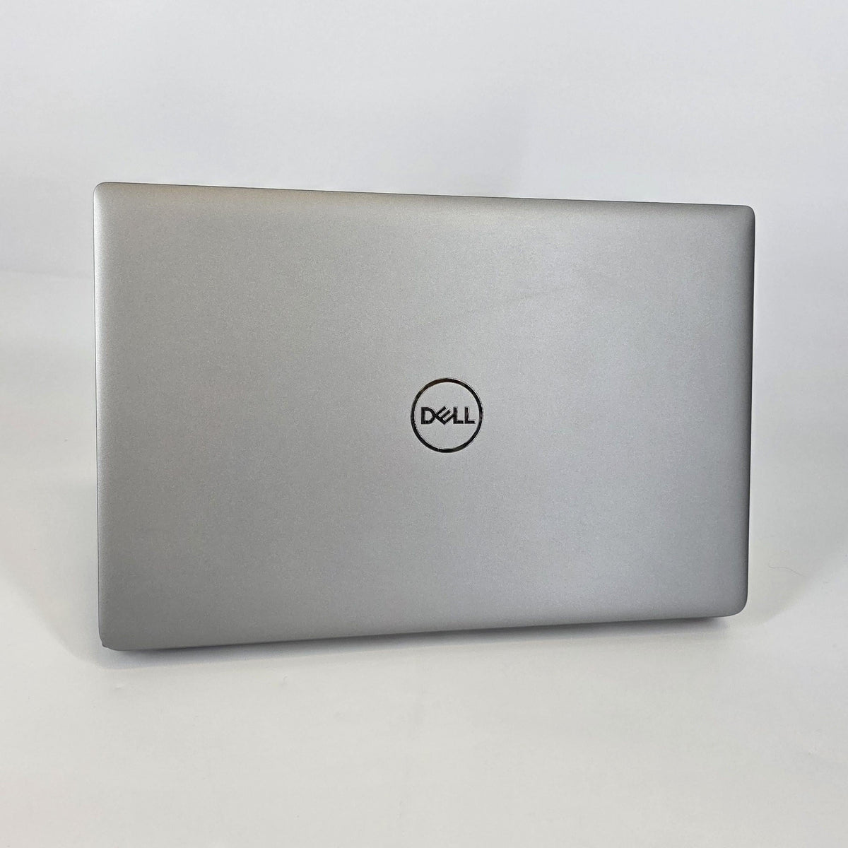 Dell Latitude 5540 15.6 Silver 1.9 GHz Intel Core i7 13th Gen. 32GB