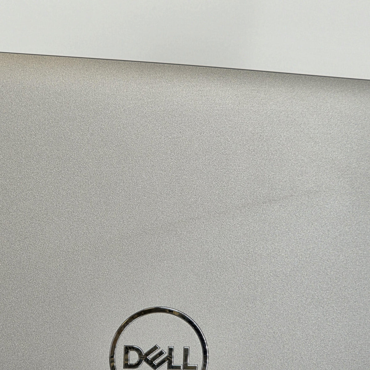Dell Latitude 5540 15.6 Silver 1.9 GHz Intel Core i7 13th Gen. 32GB