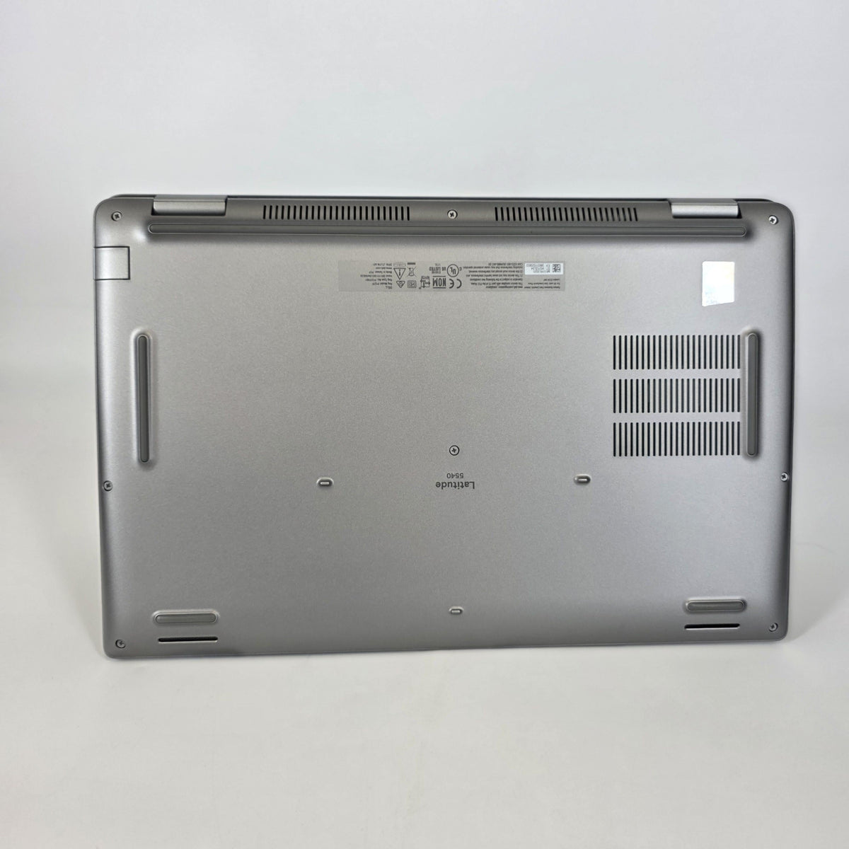 Dell Latitude 5540 15.6 Silver 1.9 GHz Intel Core i7 13th Gen. 32GB