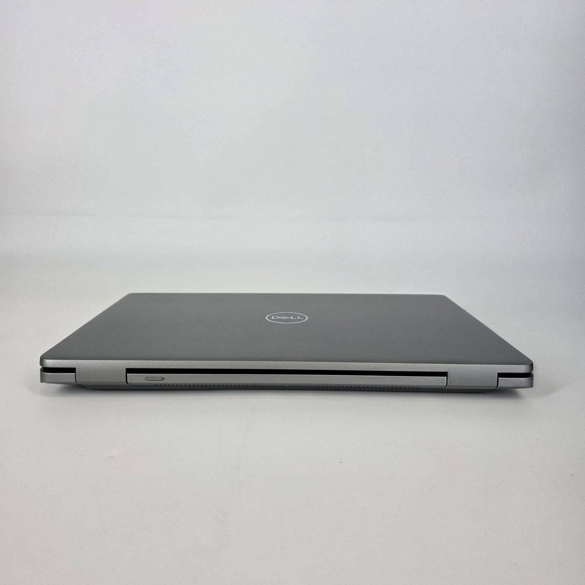 Dell Latitude 5540 15.6 Silver 1.9 GHz Intel Core i7 13th Gen. 32GB