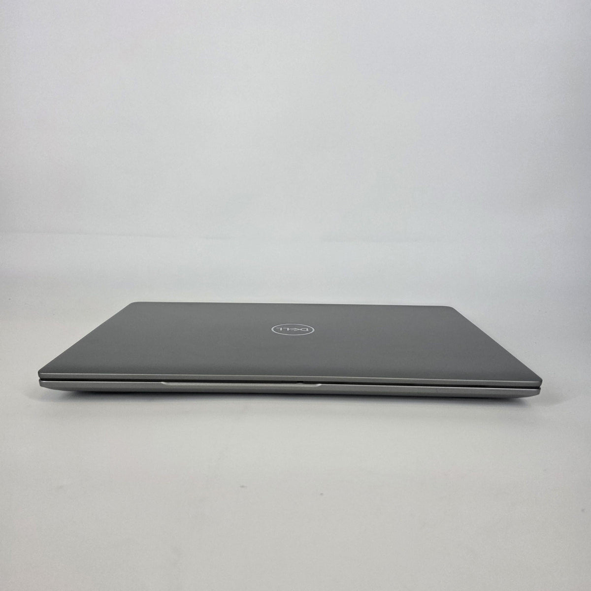 Dell Latitude 5540 15.6 Silver 1.9 GHz Intel Core i7 13th Gen. 32GB