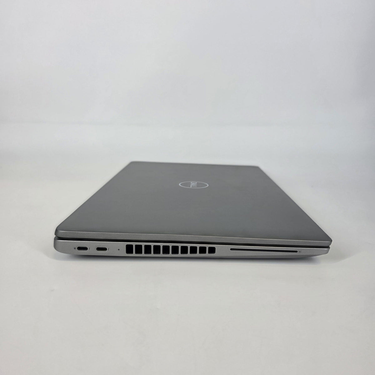 Dell Latitude 5540 15.6 Silver 1.9 GHz Intel Core i7 13th Gen. 32GB