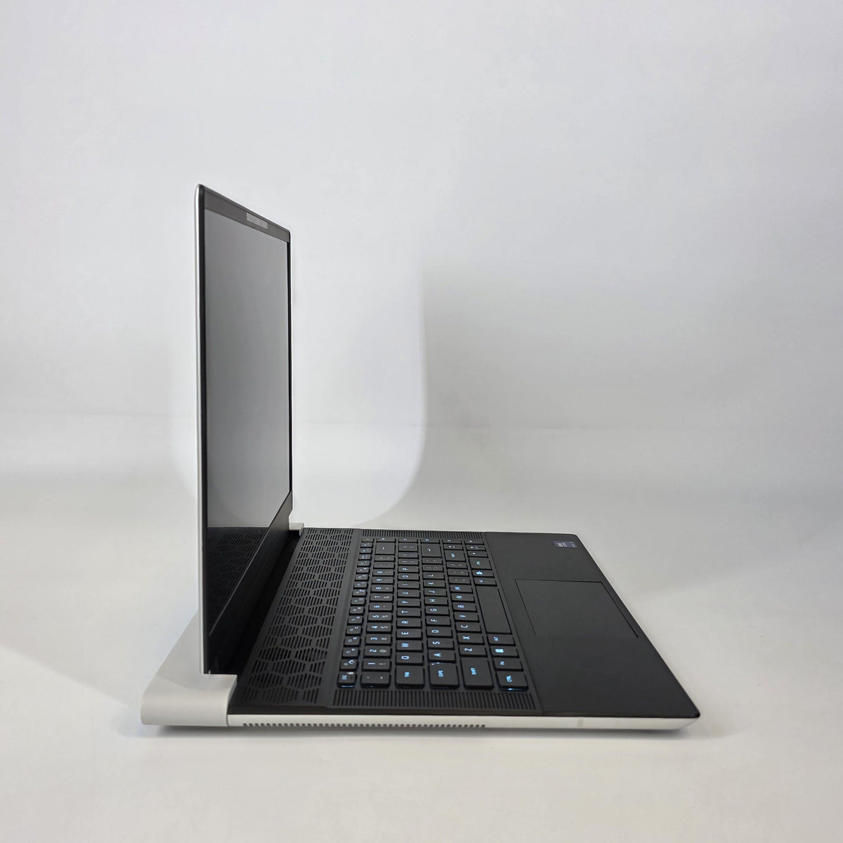 Dell Alienware X16 R2 Silver 2.3 GHz Intel Core Ultra 9 32GB RAM 1TB