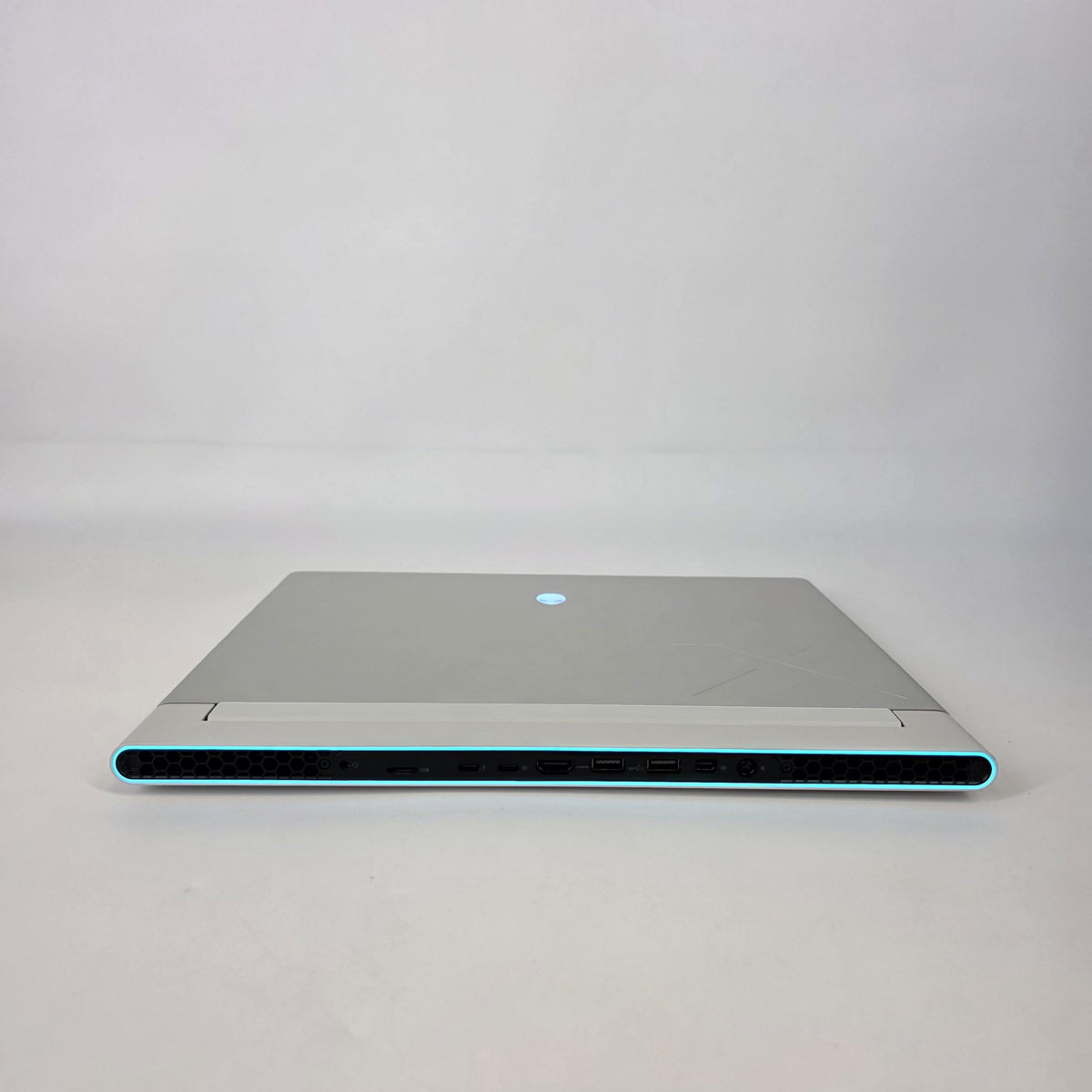 Dell Alienware X16 R2 Silver 2.3 GHz Intel Core Ultra 9 32GB RAM 1TB