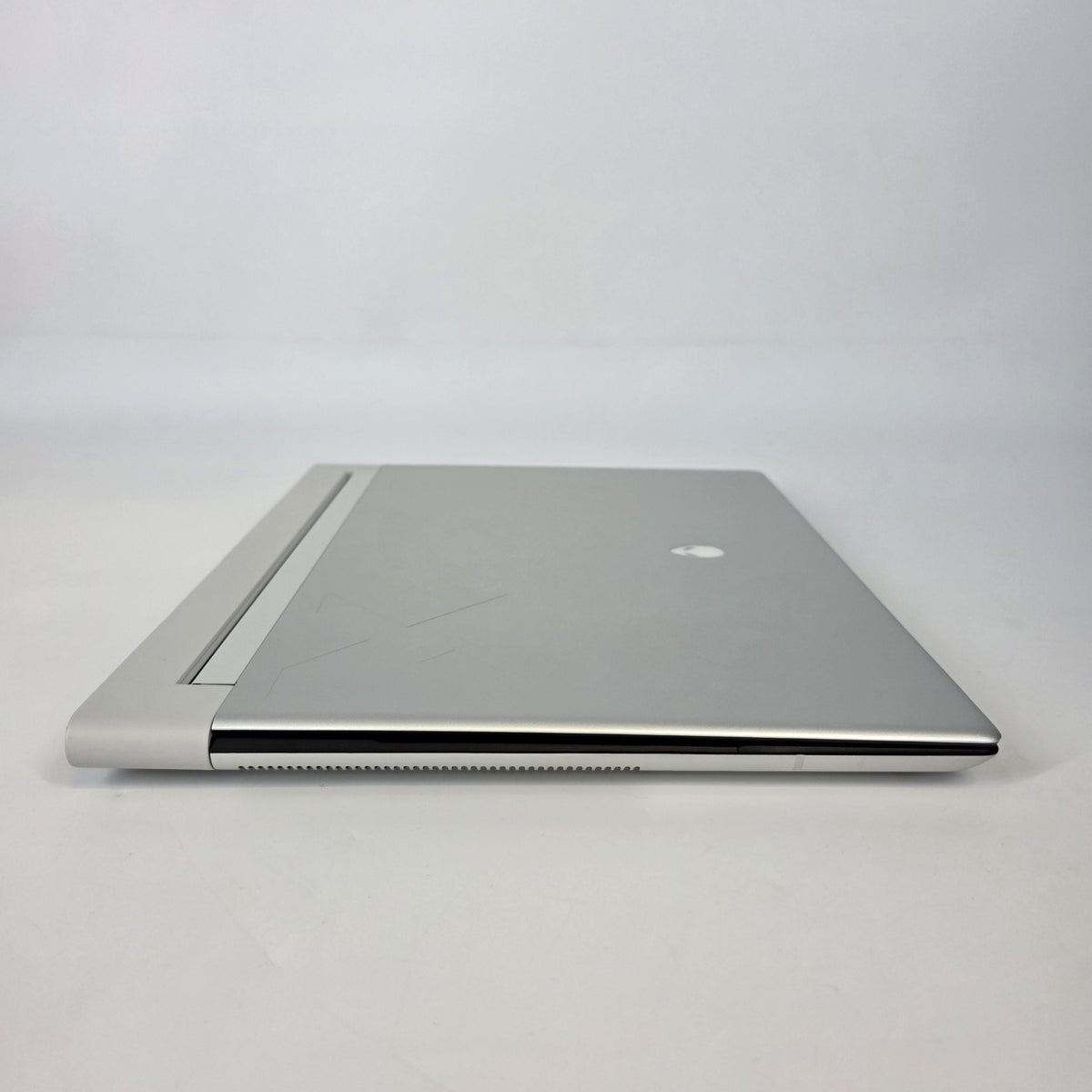 Dell Alienware X16 R2 Silver 2.3 GHz Intel Core Ultra 9 32GB RAM 1TB