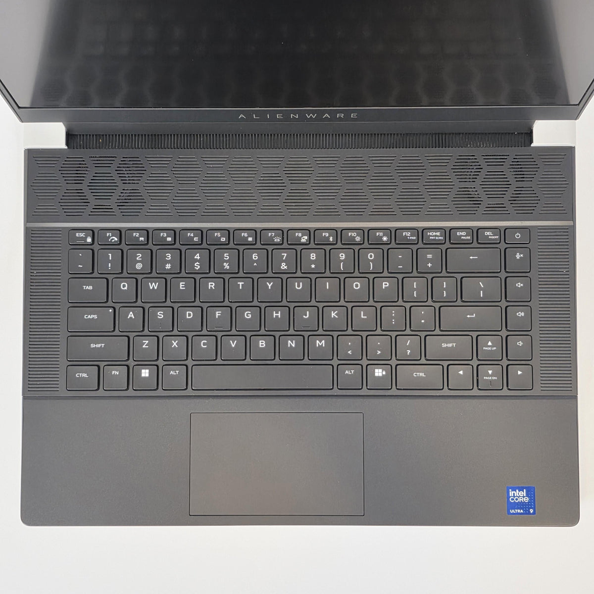 Dell Alienware X16 R2 Silver 2.3 GHz Intel Core Ultra 9 32GB RAM 1TB
