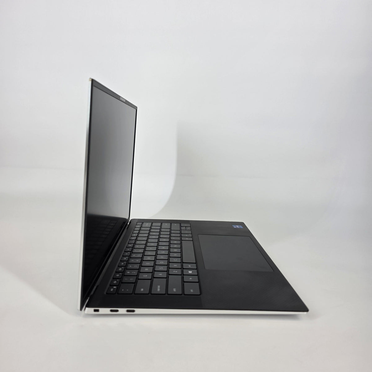 Dell XPS 15 9510 Silver 2.3 GHz Intel Core i7 11th Gen. 16GB RAM