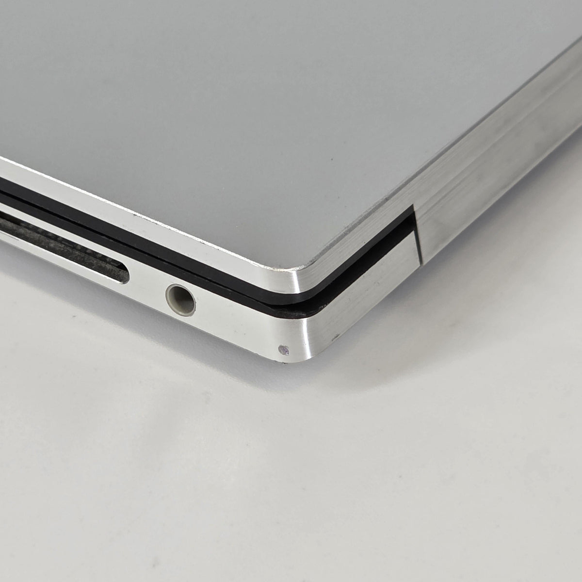 Dell XPS 15 9510 Silver 2.3 GHz Intel Core i7 11th Gen. 16GB RAM