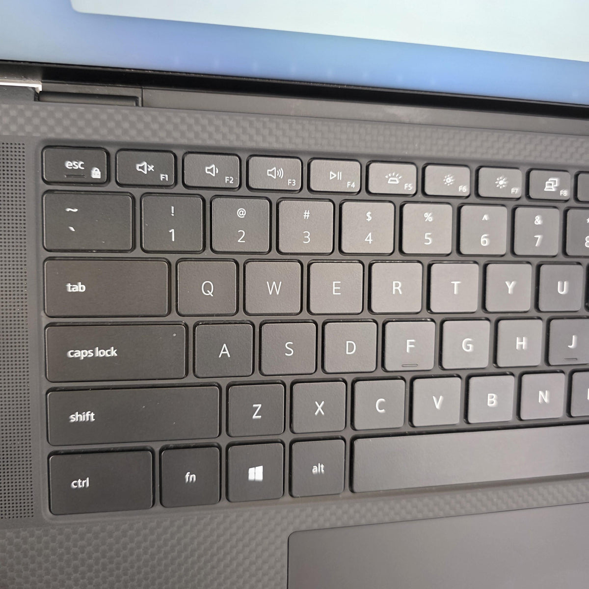 Dell XPS 15 9510 Silver 2.3 GHz Intel Core i7 11th Gen. 16GB RAM