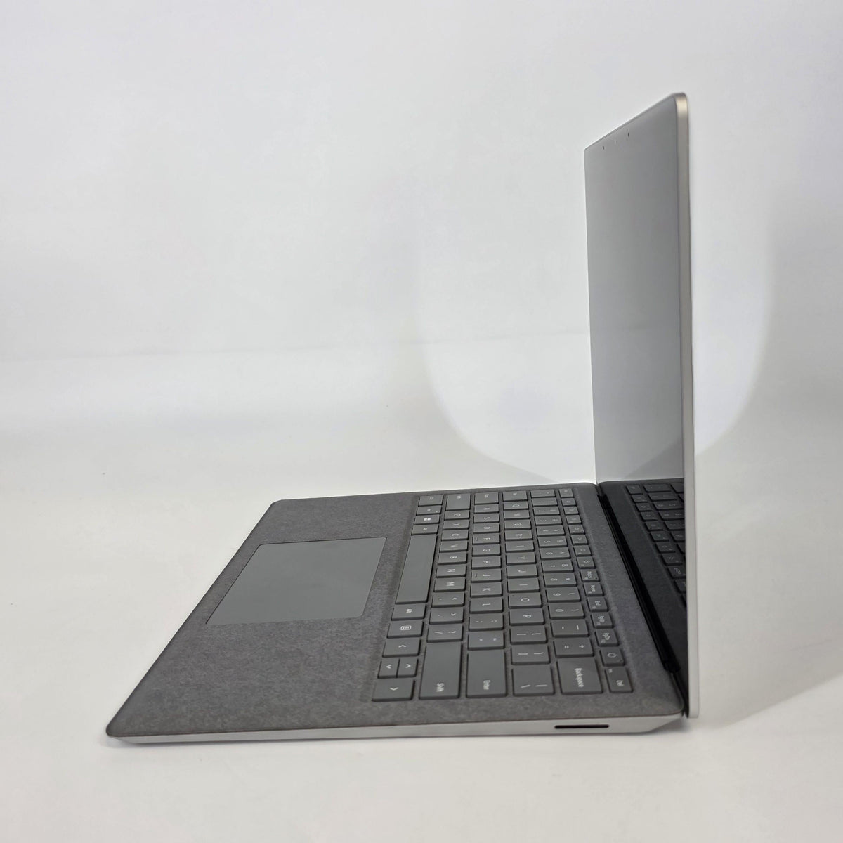 Microsoft Surface Laptop 5 13.5 Platinum 2.7 GHz Intel Core i7 12th