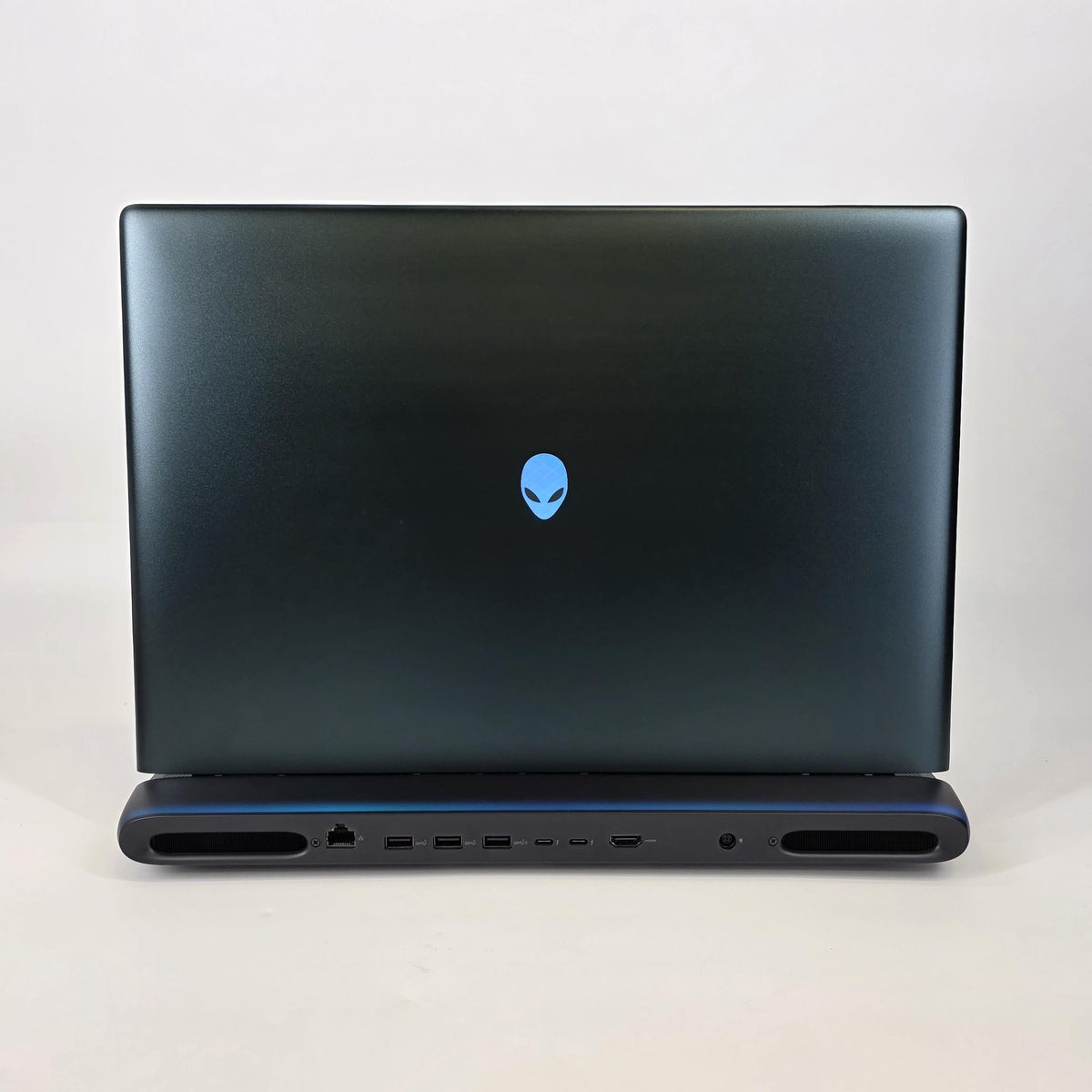 Dell Alienware 18 Area-51 Teal 2.7 GHz Intel Core Ultra 9 Series 2