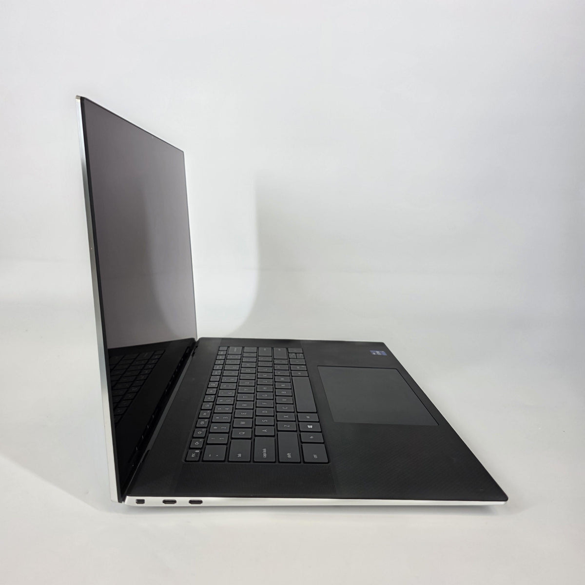 Dell XPS 17 9710 Silver 2.5 GHz Intel Core i9 11th Gen. 64GB RAM 1TB