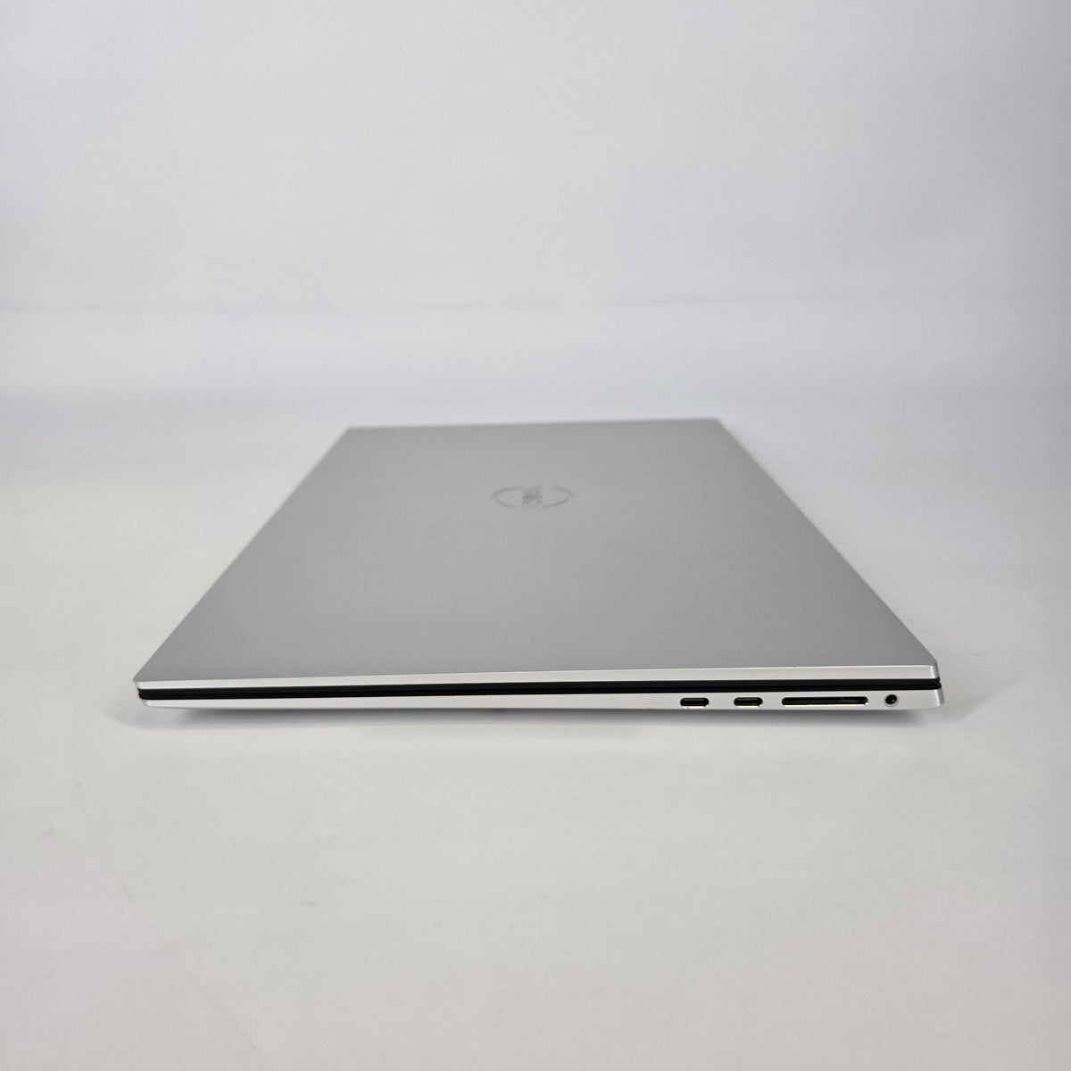 Dell XPS 17 9710 Silver 2.5 GHz Intel Core i9 11th Gen. 64GB RAM 1TB