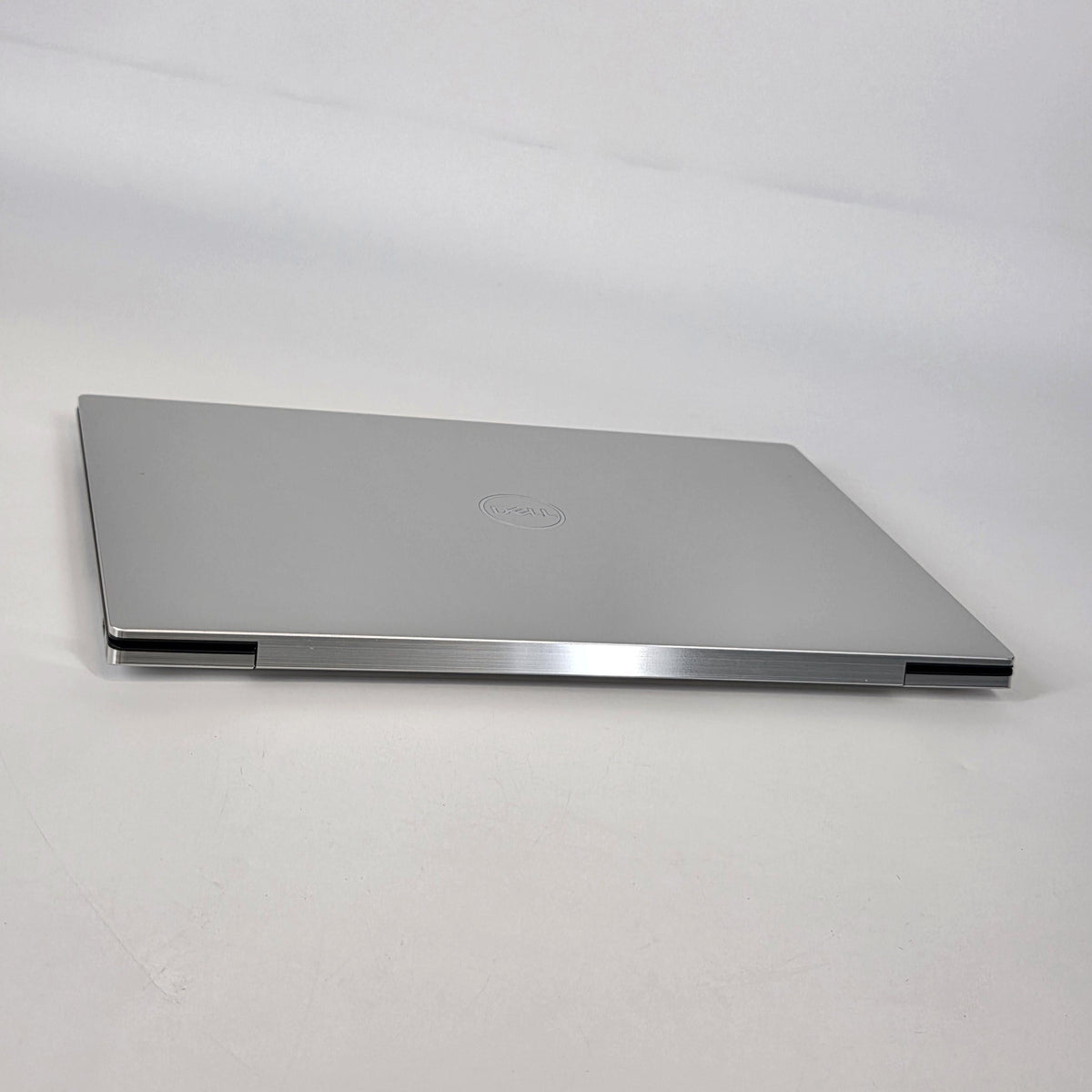 Dell XPS 13 9310 Silver 2.8 GHz Intel Core i7 11th Gen. 32GB RAM 1TB