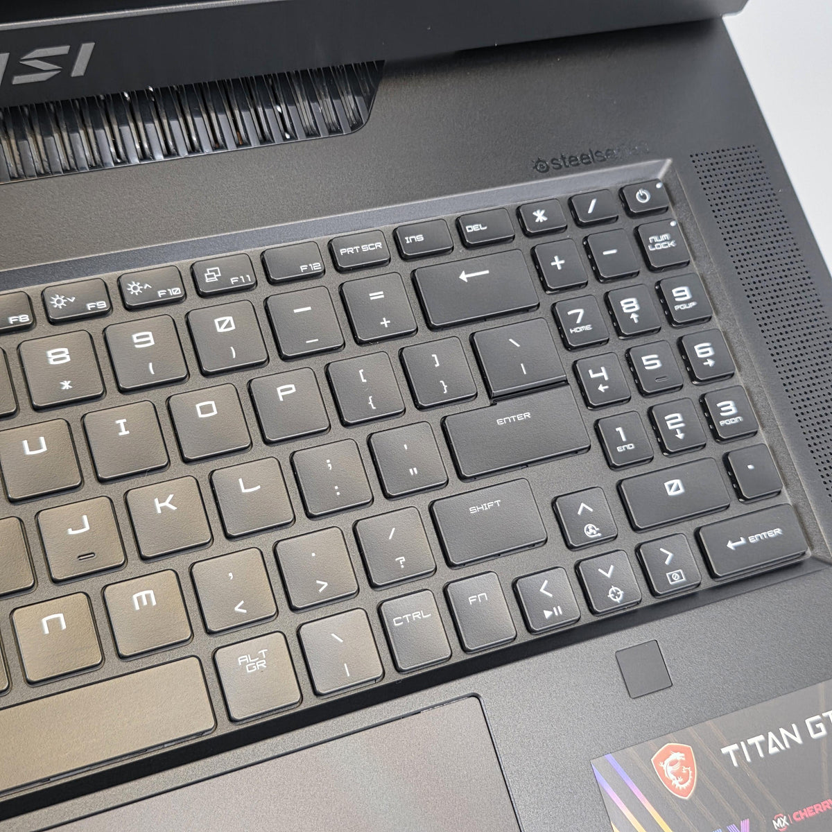 MSI Titan GT77 17.3 Black 2.0 GHz Intel Core i7 12th Gen. 32GB RAM