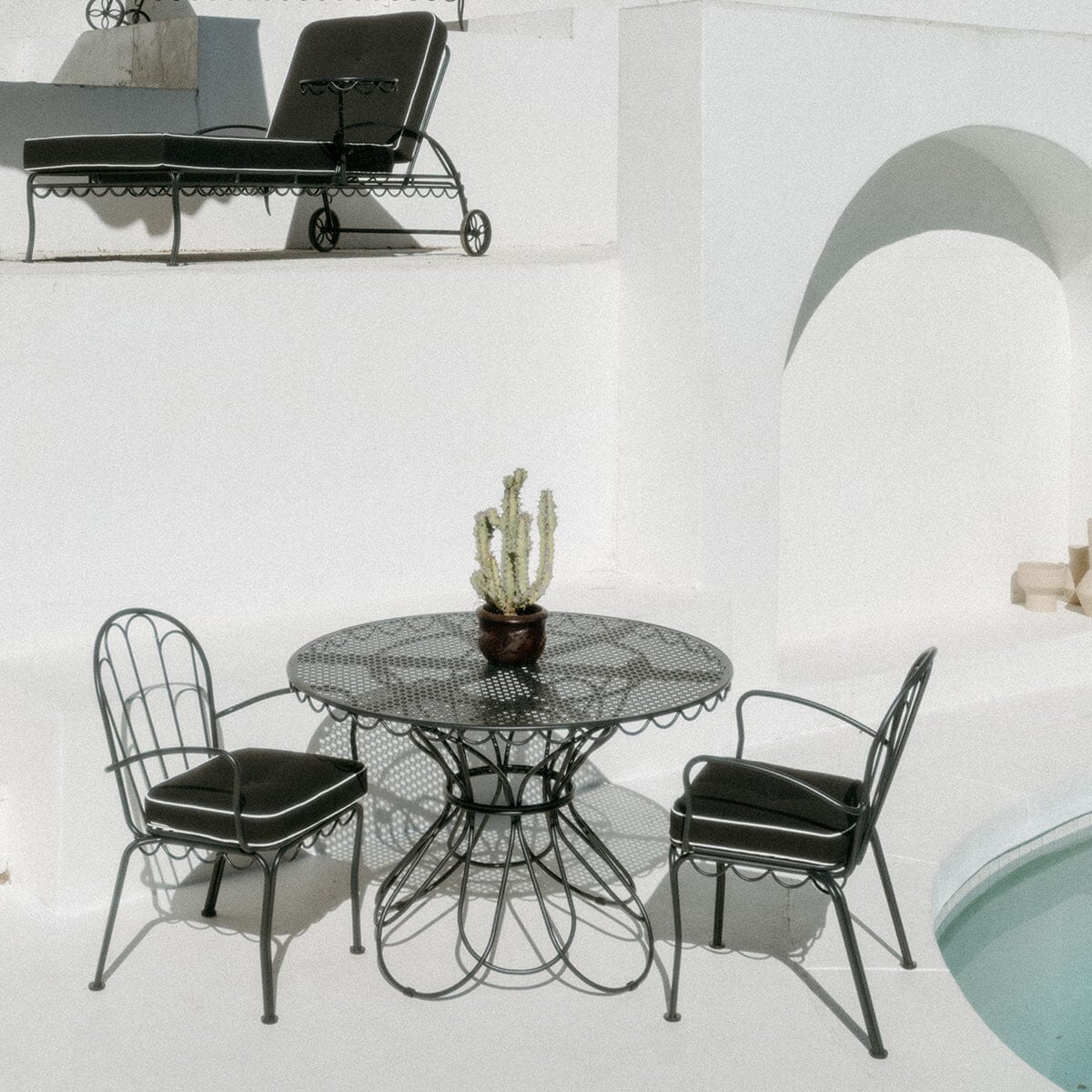 The Al Fresco Dining Table