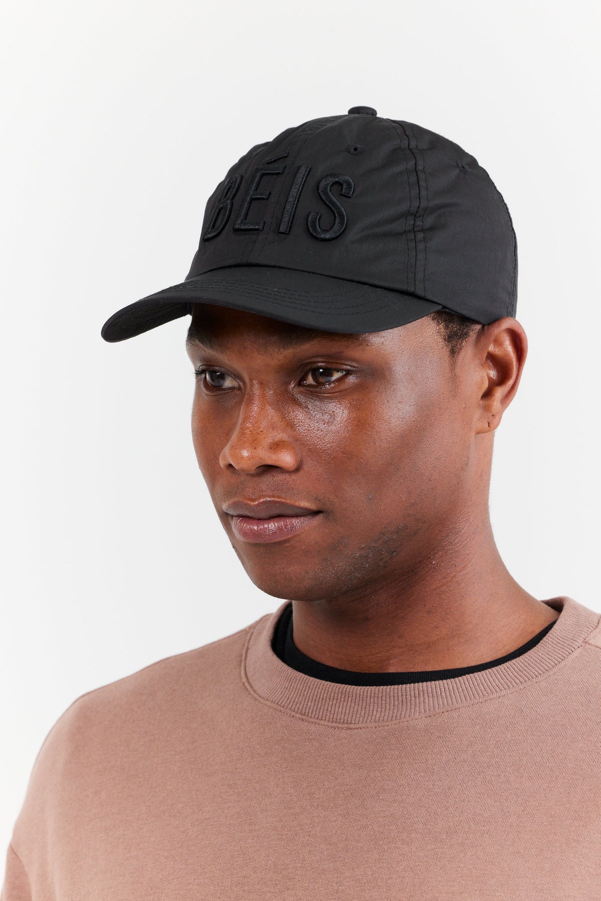 The BÉISball Cap in Black