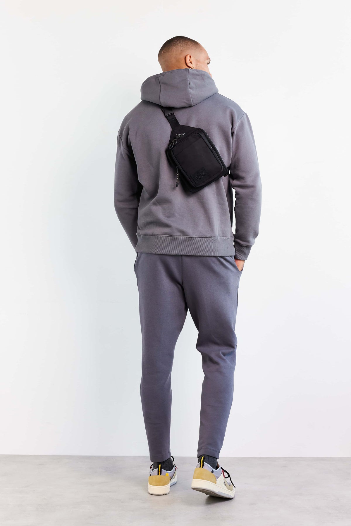 Resale The Sport Sling in Black