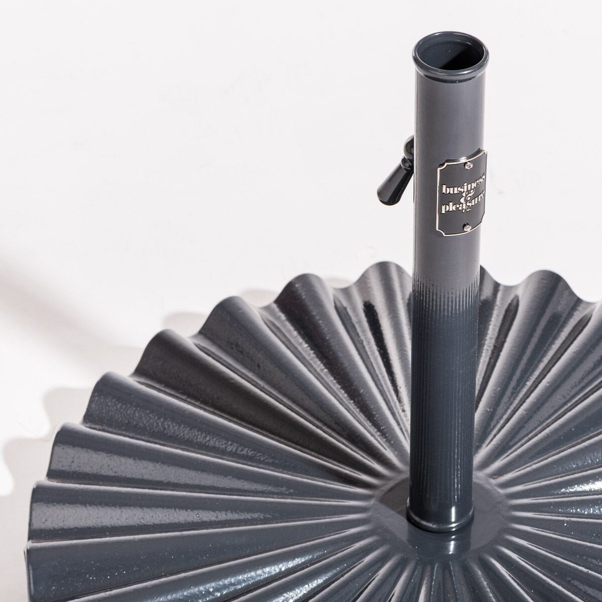 The Clamshell Base - 55 LB