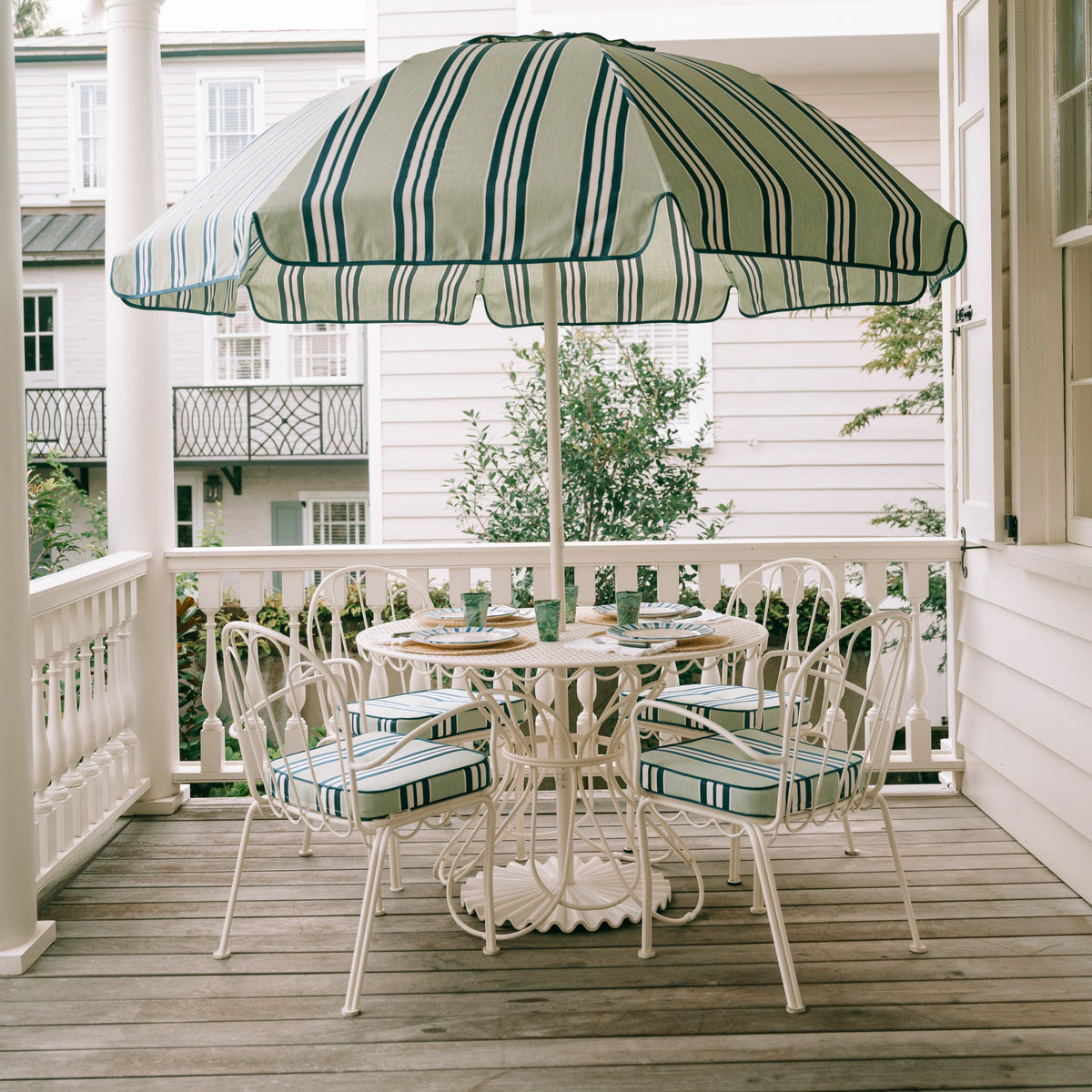 The Al Fresco Round Dining Set