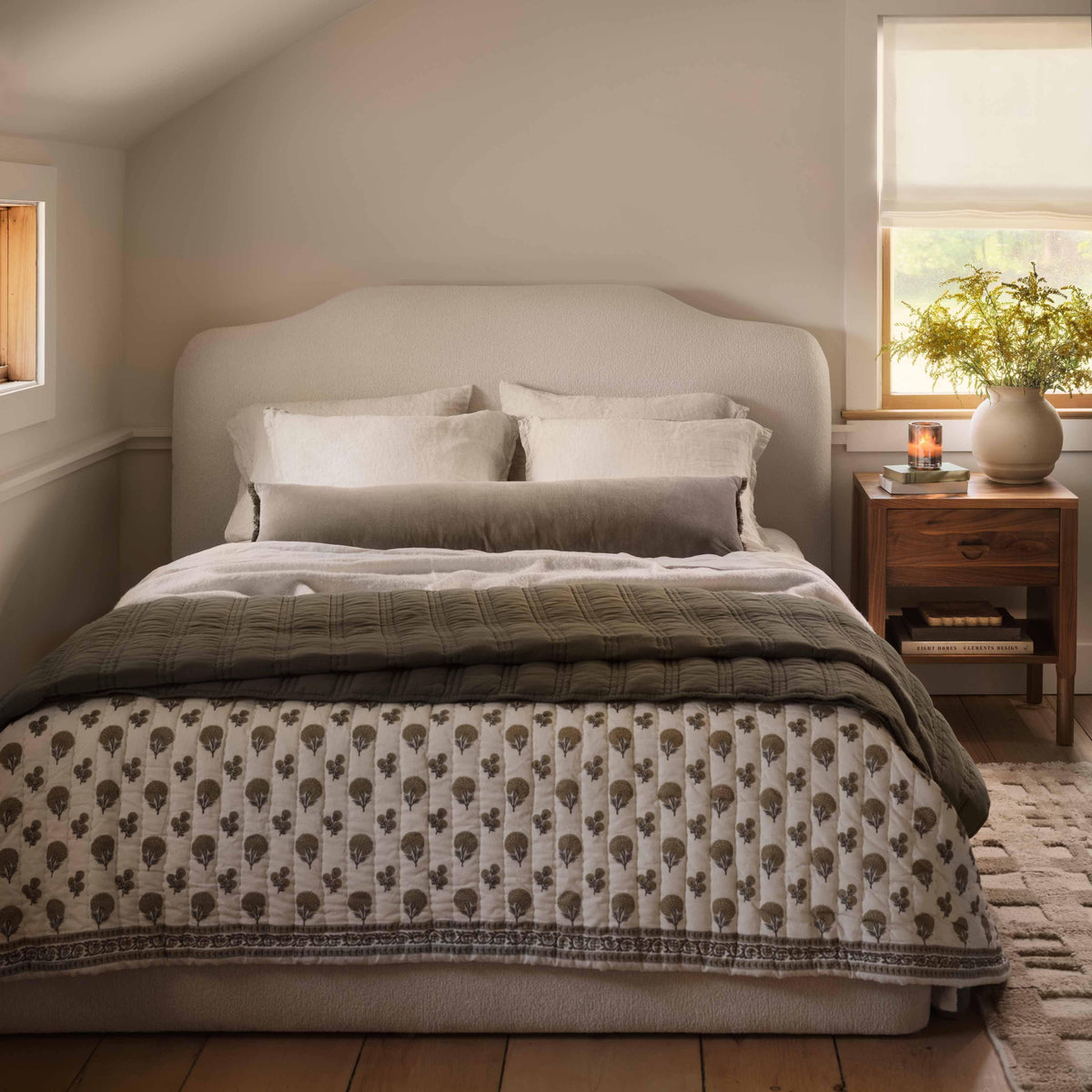 Naveta Velvet Lumbar Pillow