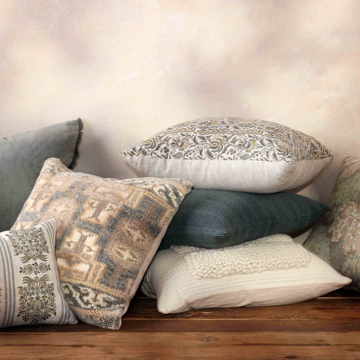 Daphne Pillow